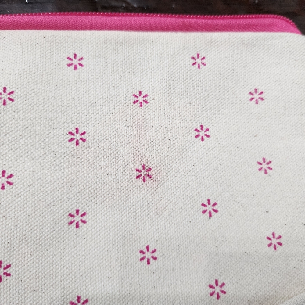 Set of Perfect Press-On Nails, 3 Sets Of Nail Strips, & Free Bag - Picture 8 of 9